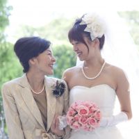 【結婚式】母親は洋装でもいい？服装マナー・失敗しないドレスの選び方