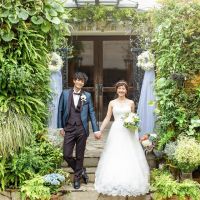 姉妹の結婚式 姉 妹にふさわしい服装 知っておきたいマナーも解説 Ikina イキナ