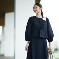 高校卒業式の母親の服装は中学と違う？浮かない色とおすすめスーツ