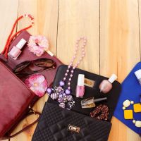 【結婚式の持ち物リスト】女性ゲストの必需品＆あると便利なもの