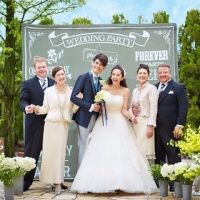 女性親族の結婚式服装マナー【年代別】おすすめドレス