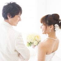 親族 家族のみの結婚式 食事会スタイルの進行 服装は Ikina イキナ