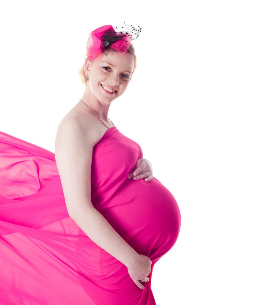 臨月 妊娠8ヶ月 9ヶ月の結婚式参列は 妊娠後期の注意点とドレスの選び方 Ikina イキナ