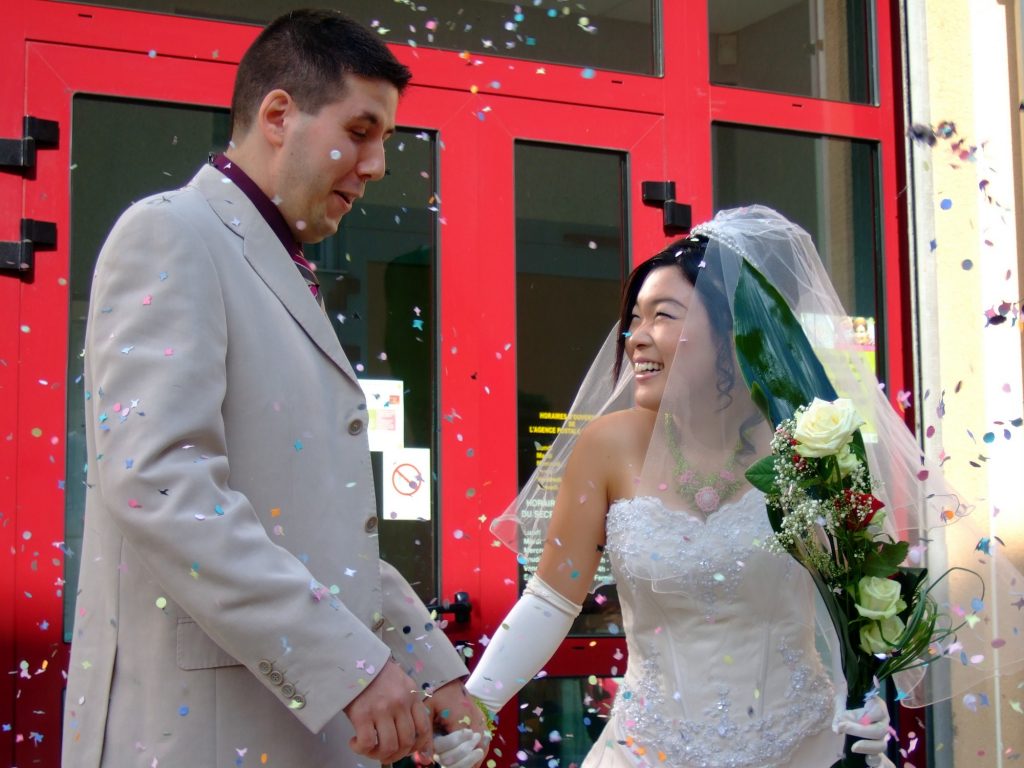 国際結婚の結婚式 ドレス選びを解決 海外のウエディングマナーを調査 Ikina イキナ
