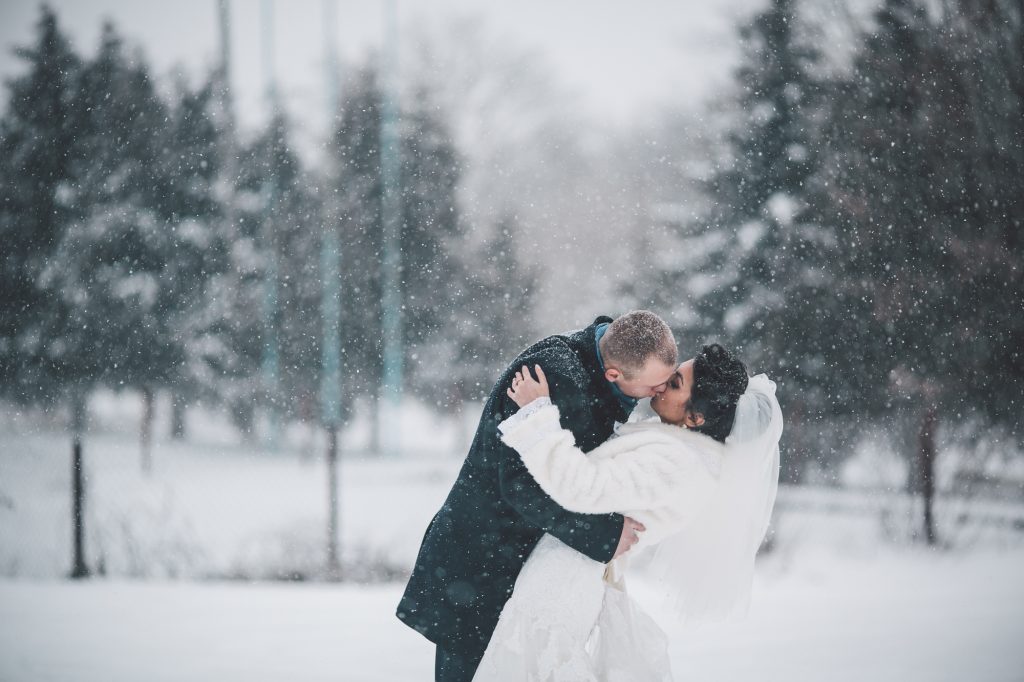 雪舞う12月・1月・2月の冬の結婚式