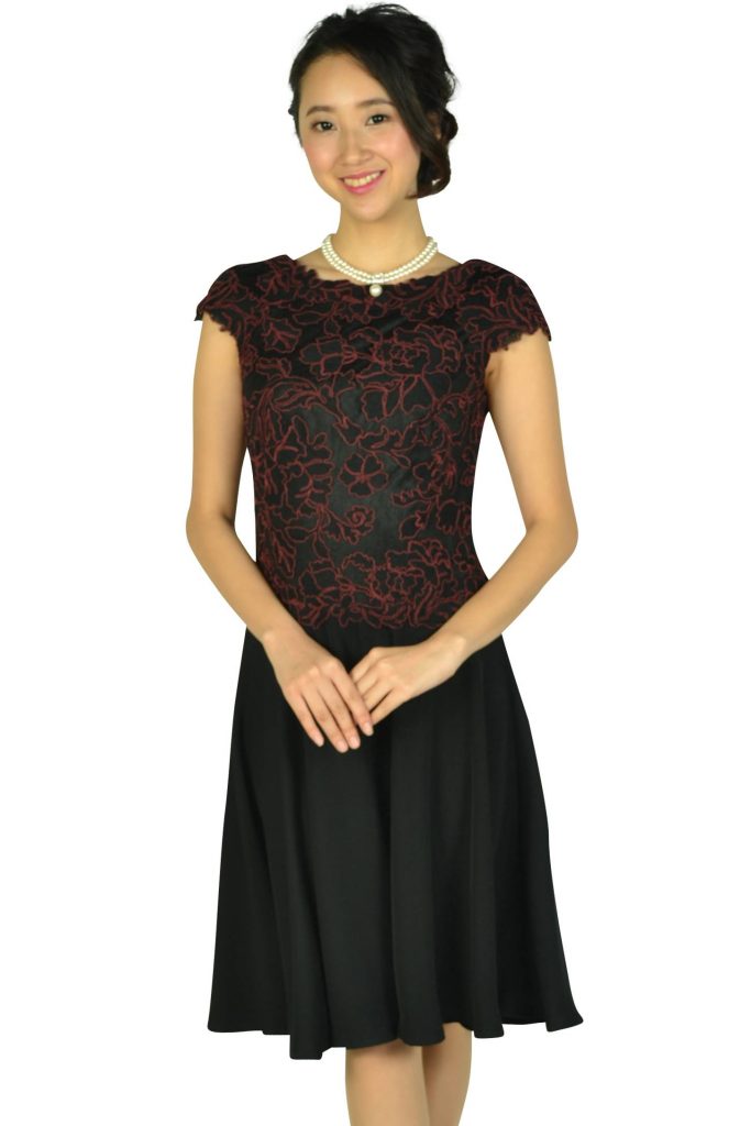 結婚式にバイカラードレスはng マナーokおすすめドレス選 Ikina イキナ