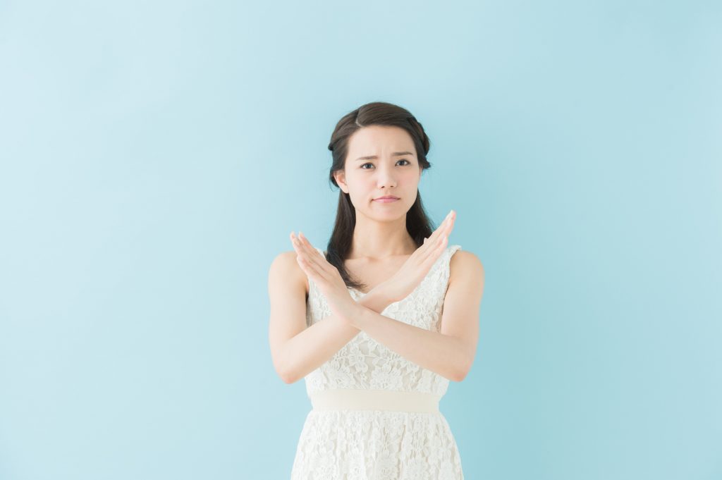 席での授乳はマナー違反