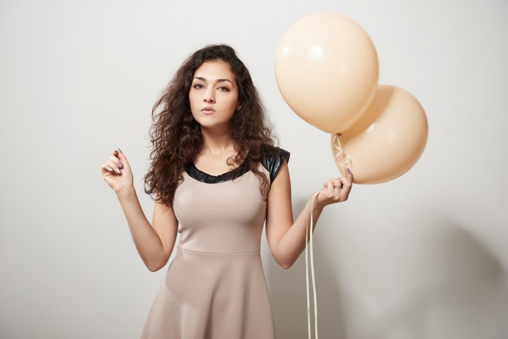 ドレスアップの仕上がりは? ブラウンのドレスはこんなイメージ