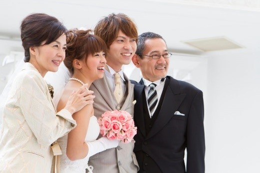 親族の結婚式のパーティードレス選び