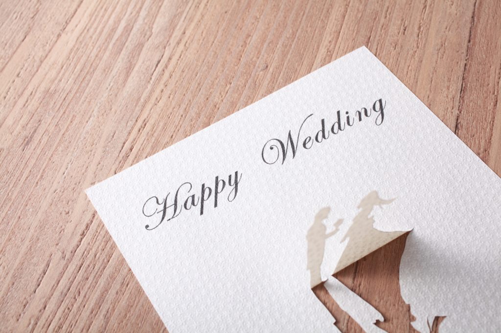 結婚式招待状】気持ちが伝わる返信メッセージ文例集!出席・欠席