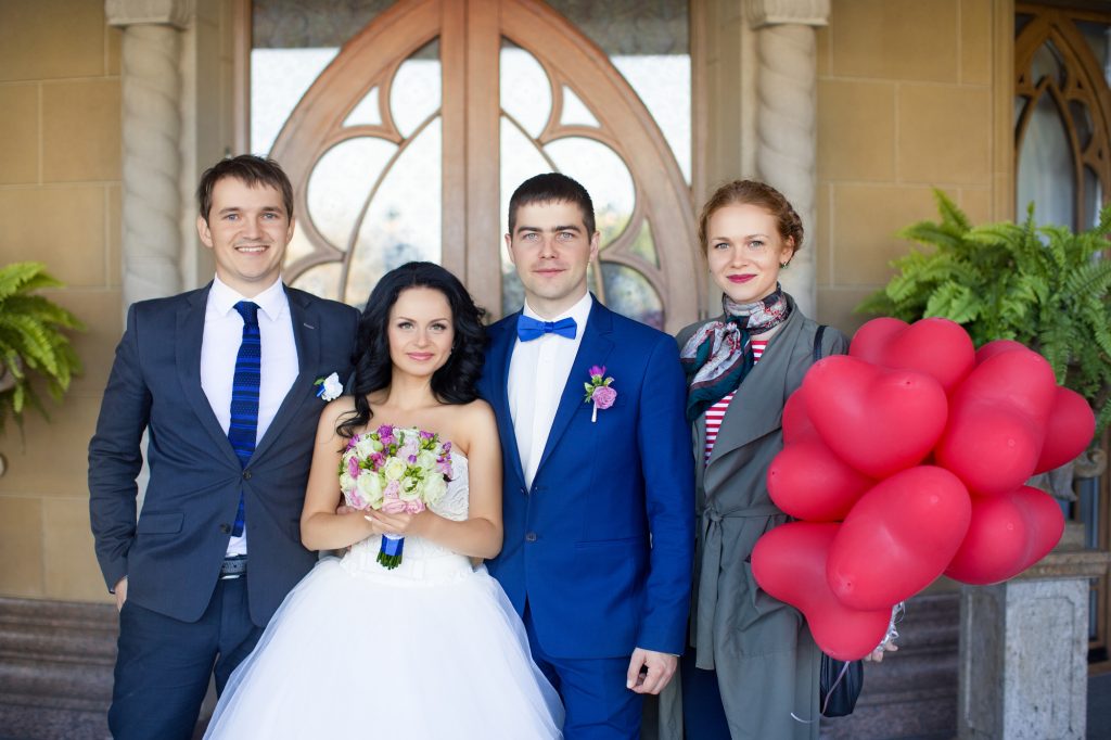 親族の結婚式に人気のボレロジャケット