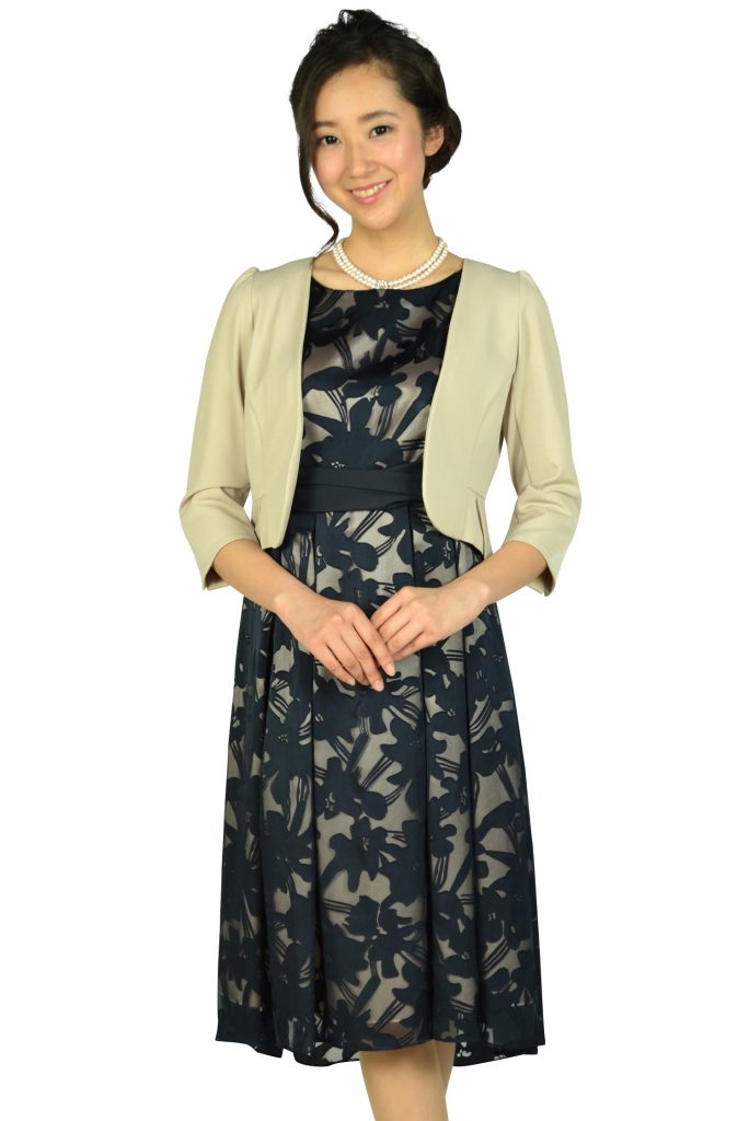 祖母もドレスでお祝い 心も足取りも軽やかになる選び方のコツ Ikina イキナ