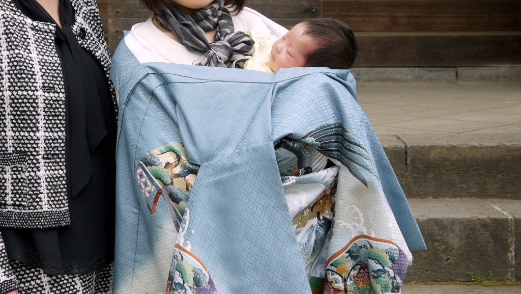 お宮参りのママ 赤ちゃんの服装は おすすめのレンタルスーツ ワンピース Ikina イキナ