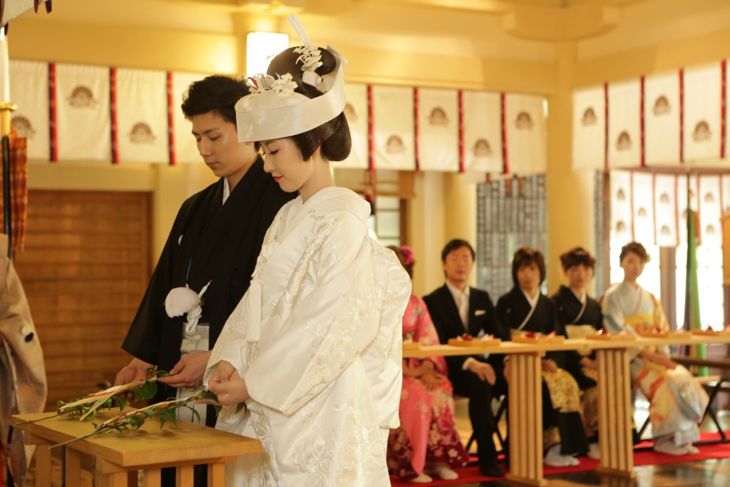 湊川神社の結婚式お呼ばれ 日本の歴史を肌で感じる本格的な神前挙式 Ikina イキナ