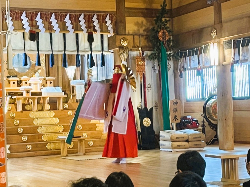 旭川神社　巫女の舞