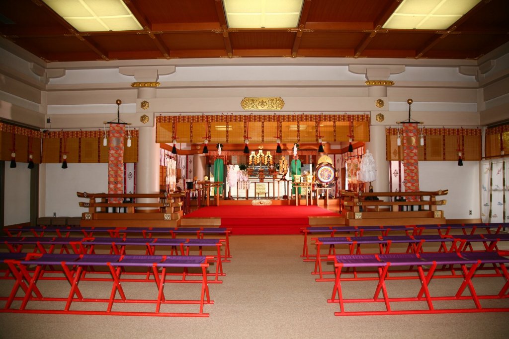 岡山神社　拝殿