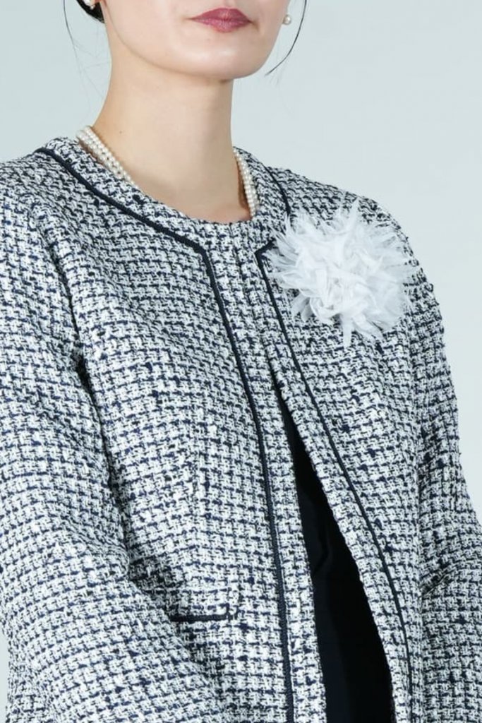 Reflect フェザー風ライトグレーコサージュ