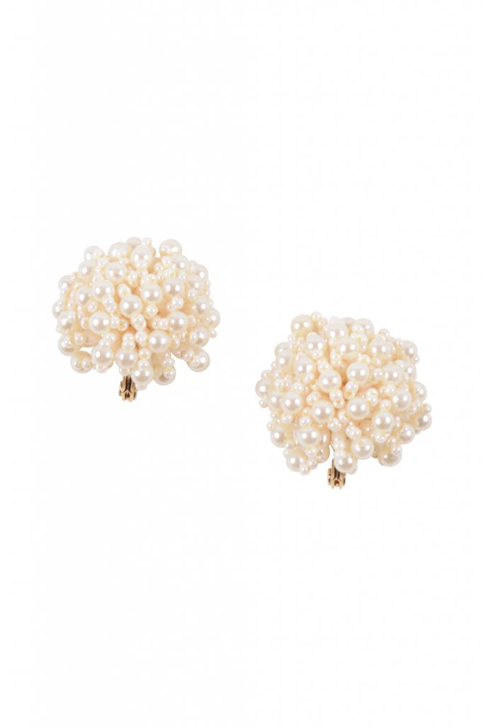 MAYGLOBE by Tribaluxe 小粒パールボリュームホワイトイヤリング