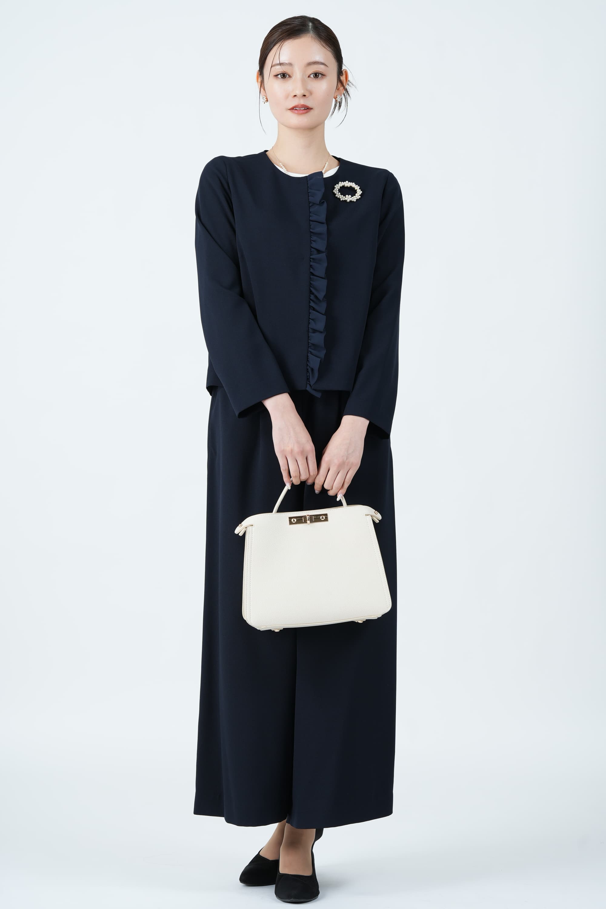 White Joola 片シフォンフリルネイビーパンツスーツセット