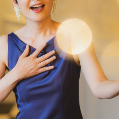 安い声楽ドレスを探すなら！舞台で映えるレンタルドレス特集