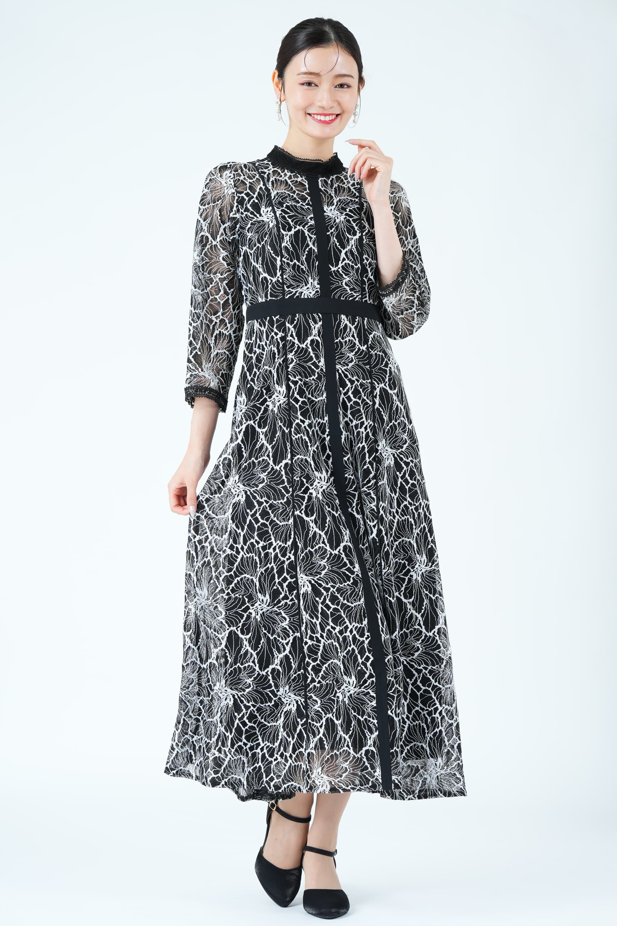 Callarus スタンドカラー花柄レースブラック×ホワイトドレス