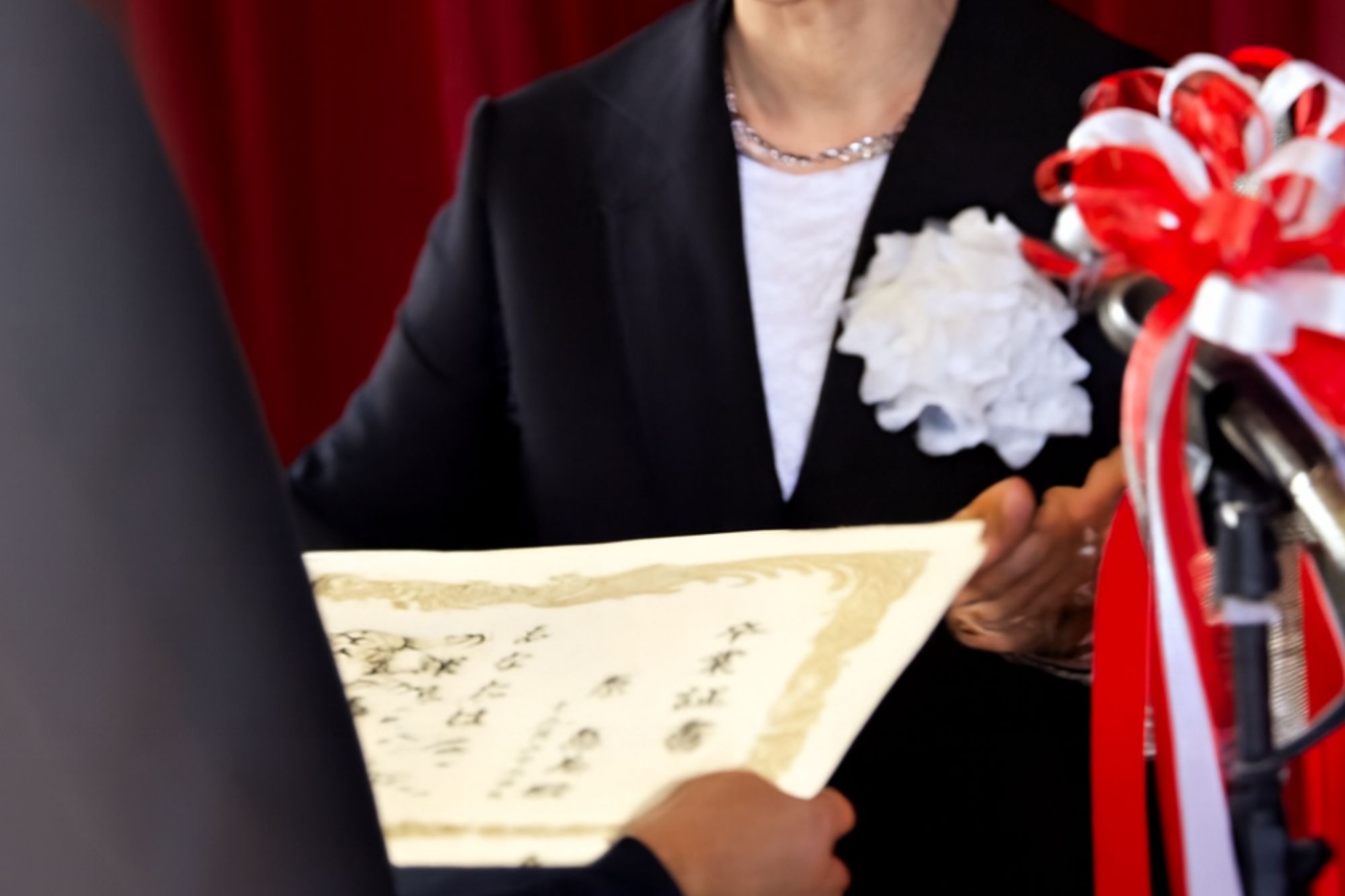 【卒業式】女性教員の服装基本マナー