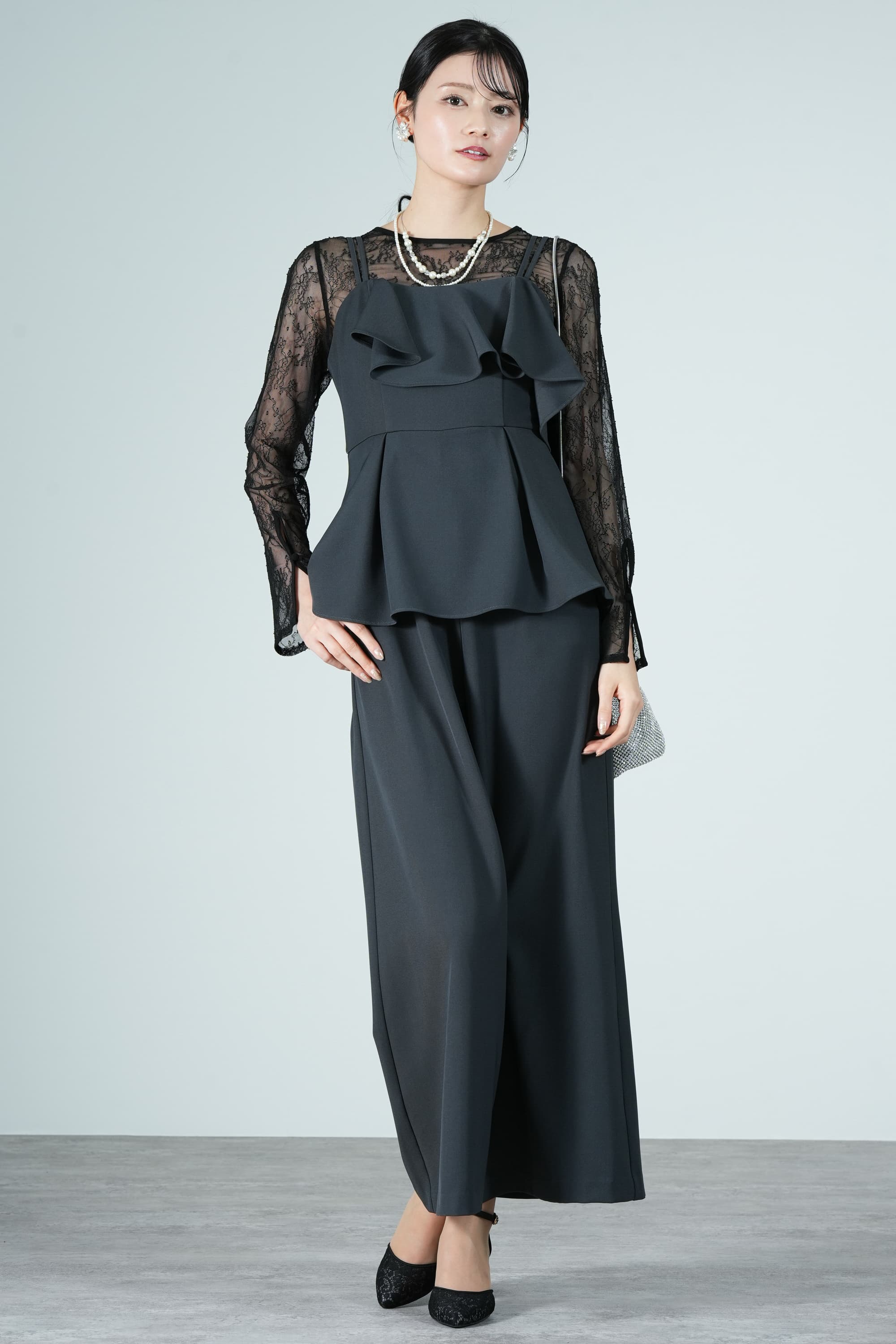 Agreableアシメフリルチャコールグレーパンツドレス