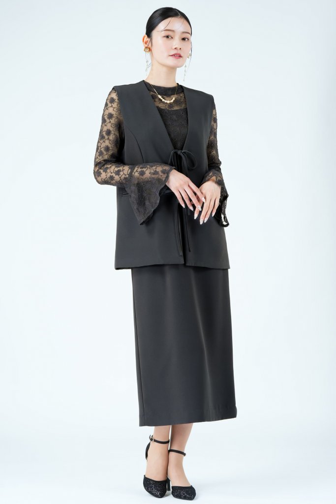 J by blue ジレレイヤード花刺繍チャコールグレードレス