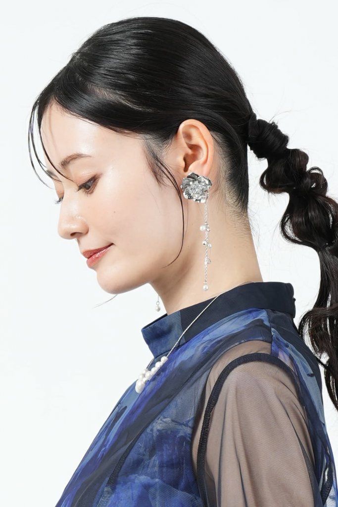 Hermoso メタルフラワーシルバーイヤリング