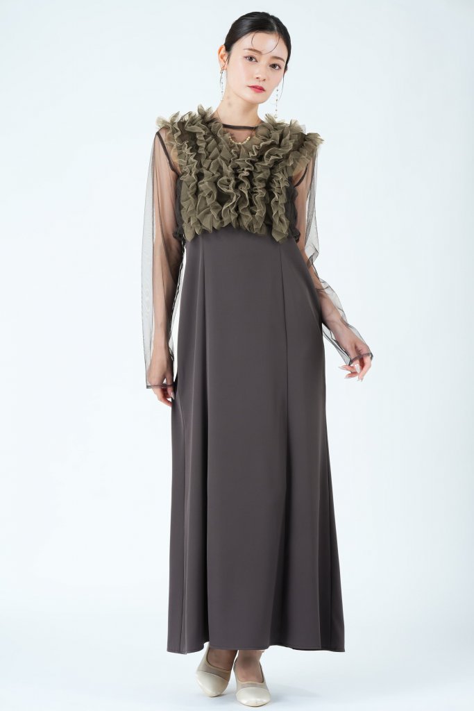 et.UNiVER アーバンフリルベストニュアンスグレー×カーキドレス