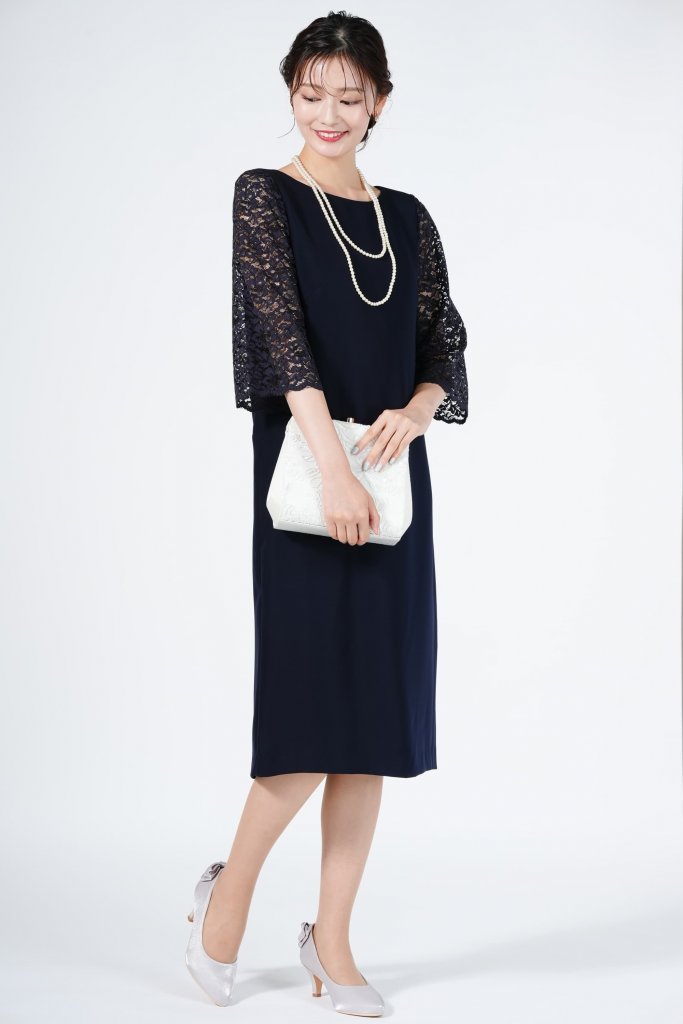 UNTITLED ボタニカルレース袖ゆったりネイビードレス