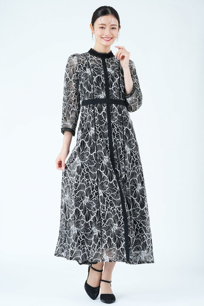 Callarus スタンドカラー花柄レースブラック×ホワイトドレス