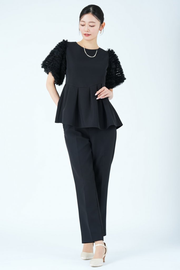 metoi フェザースリーブペプラムブラックパンツドレス