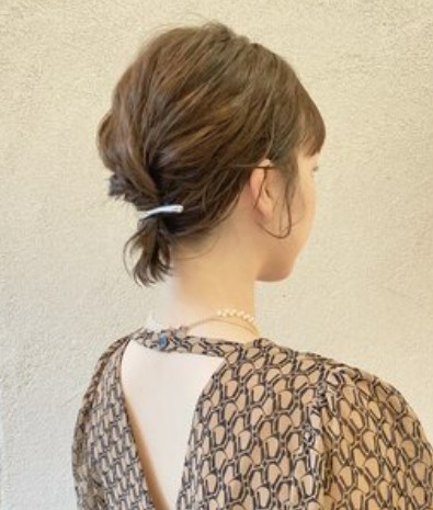 大人可愛いちょこんとまとめ髪
