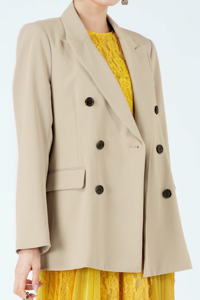 ANDRESD ピークドラペルベージュジャケット