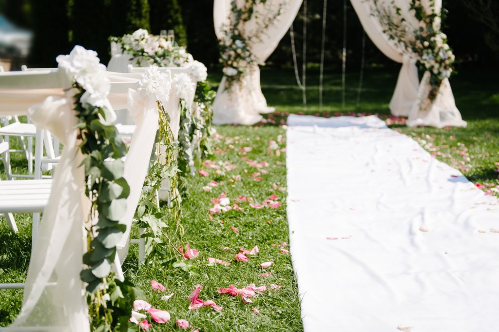 屋外挙式が増える？会場も要チェック