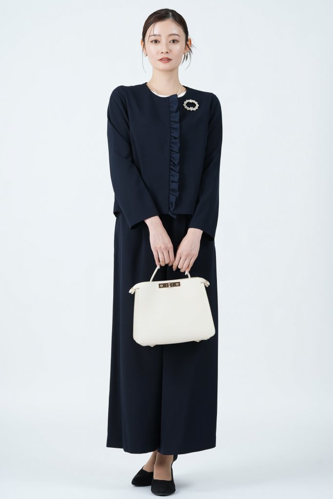 White Joola 片シフォンフリルネイビーパンツスーツセット