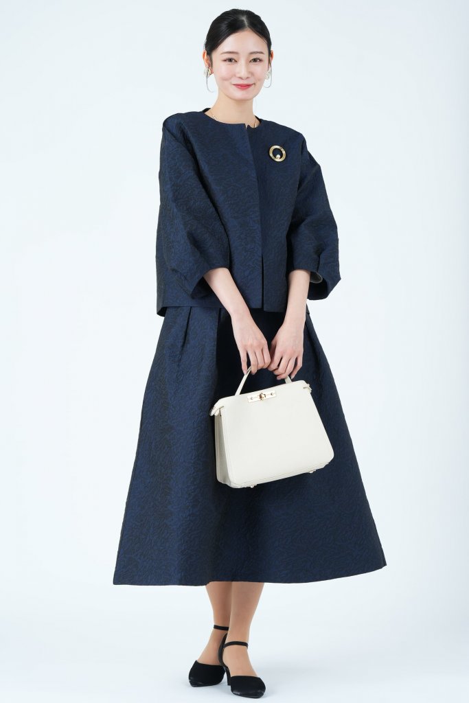 White Joola ランタンスリーブネイビースカートスーツセット