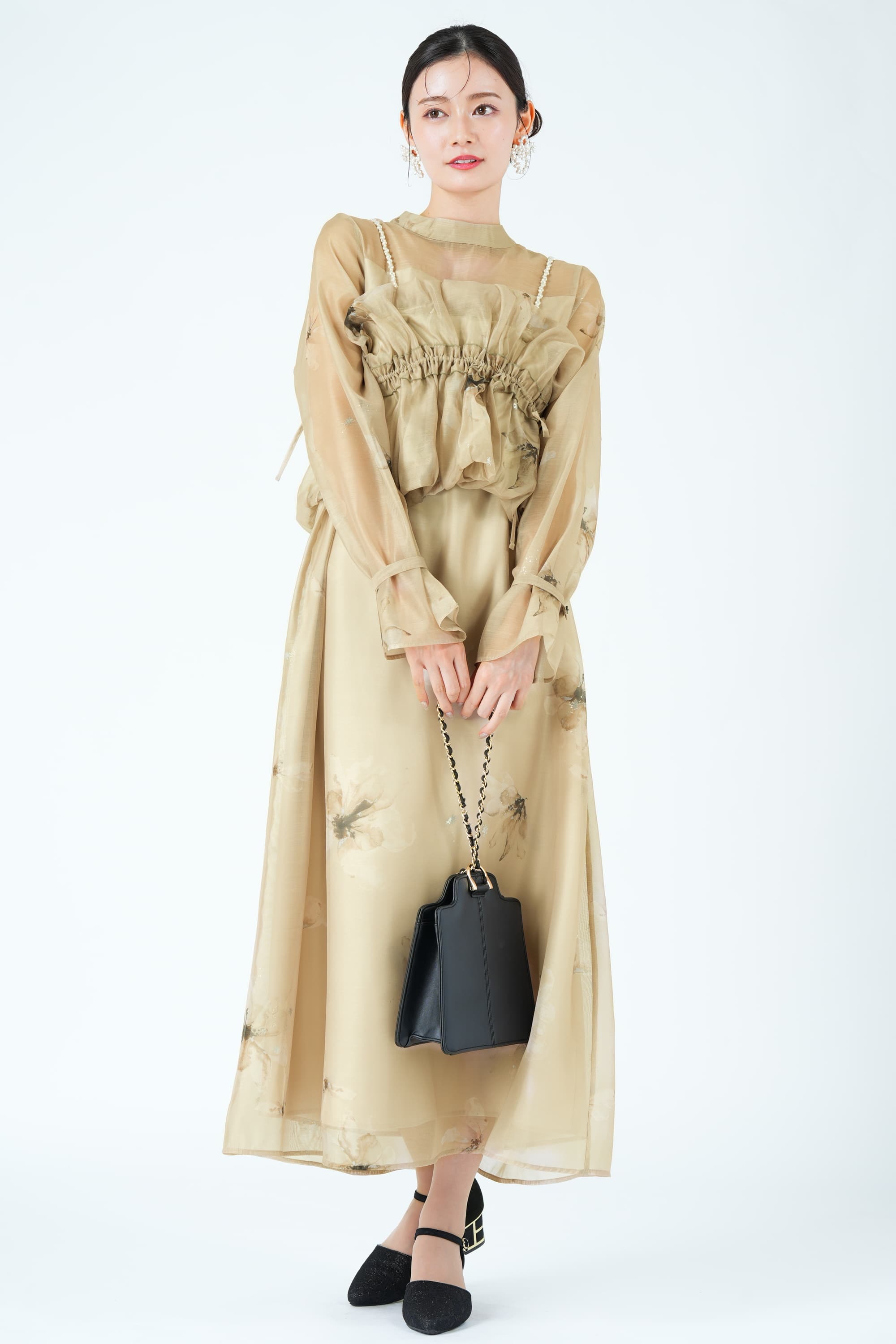 WILLFULLYパールショルダー×フラワーベージュドレス