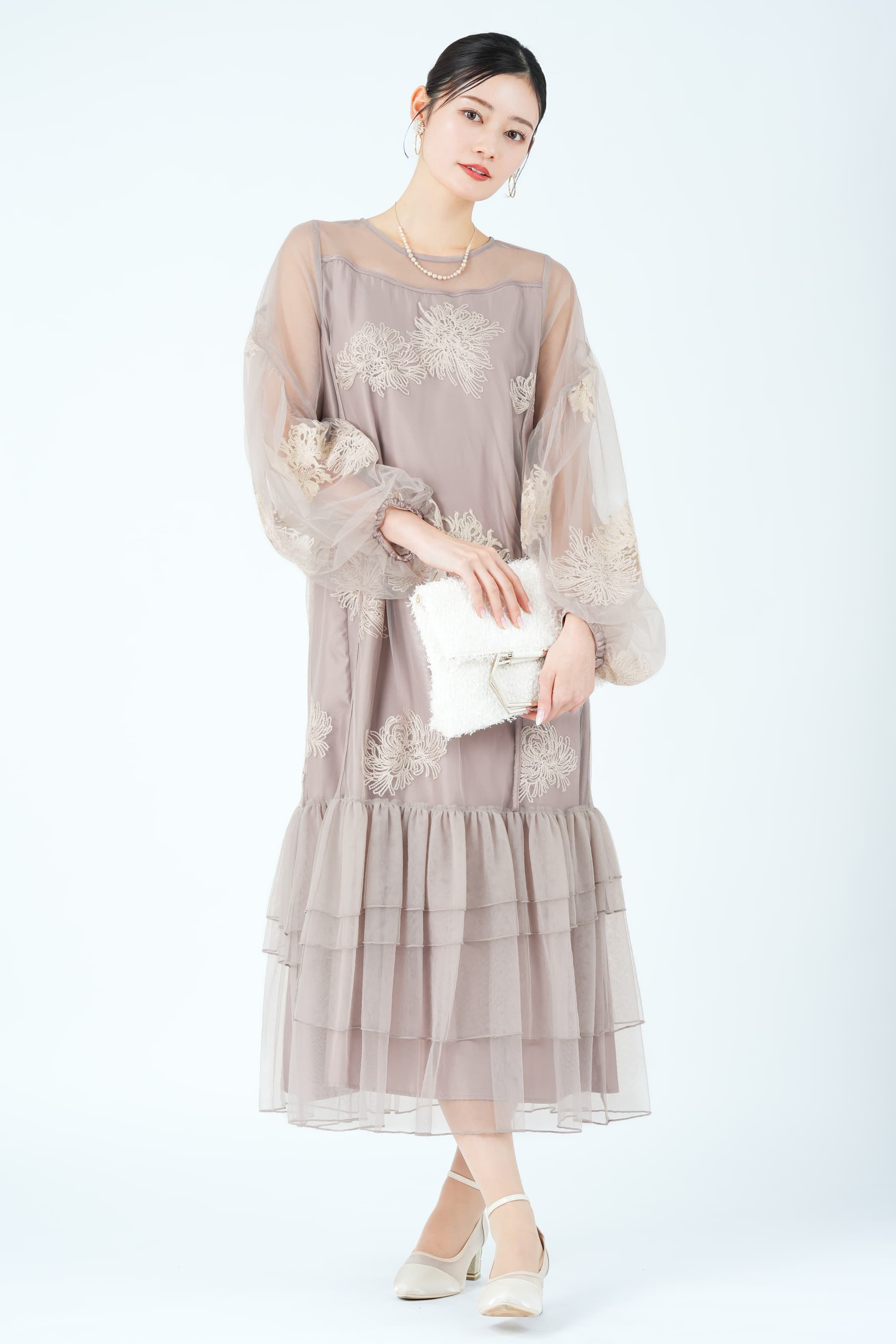 Dorry Doll花刺繍バルーンスリーブグレイッシュベージュドレス