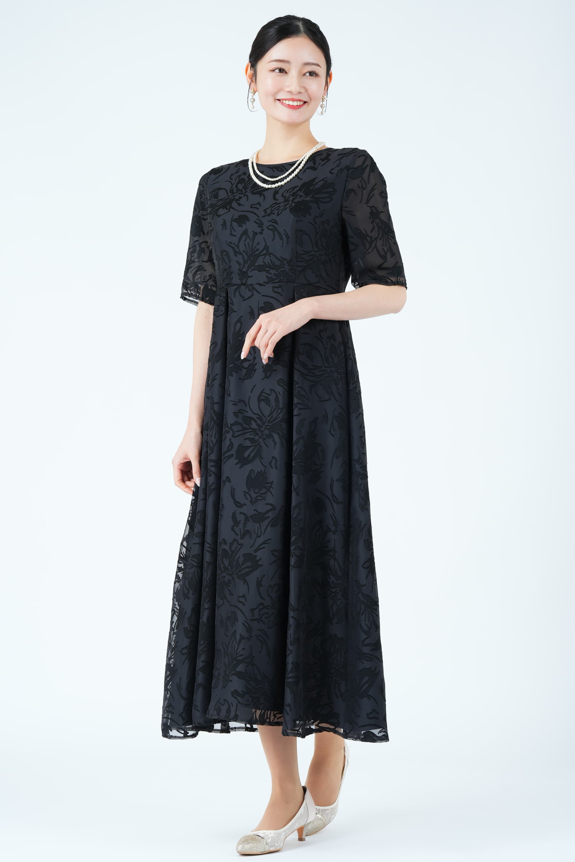 form forma 東京ソワールサテンオパール線画フラワーブラックドレス