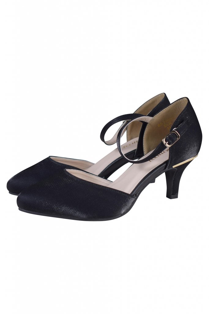 trattoria ストラップ付きシャイニーサテンブラックパンプス