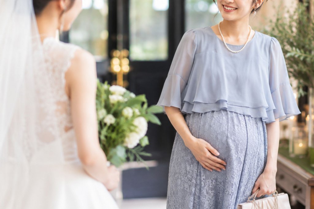 妊娠中の結婚式お呼ばれは行ってもいい？妊婦さんの参列準備ガイド