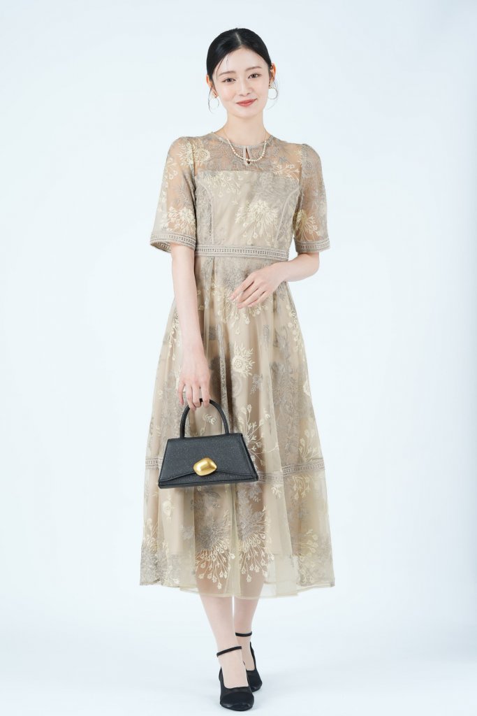 Dorry Doll ラダーレース×フラワー刺繍グレイッシュベージュドレス