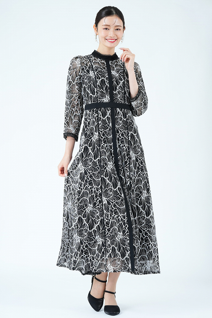Callarus スタンドカラー花柄レースブラック×ホワイトドレス